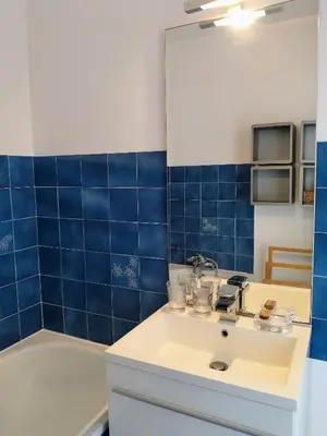 Cuisine ou kitchenette dans l'établissement Joli appartement familial, 2 chambres, calme et soleil