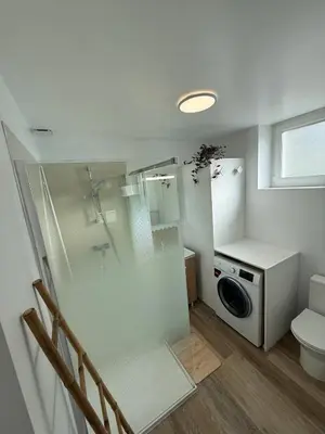 Salle de bains dans l'établissement Maison de Vacances-Proche sites touristiques