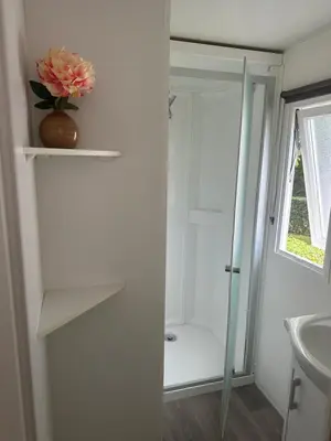 Salle de bains dans l'établissement Le bercail