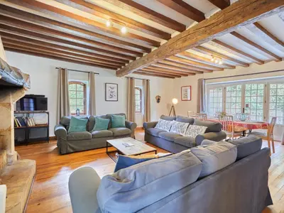 Coin salon dans l'établissement Holiday Home Le Pressoir de la laize by Interhome