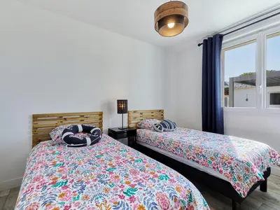 Un ou plusieurs lits dans un hébergement de l'établissement Holiday Home Maison Edgar Luce by Interhome