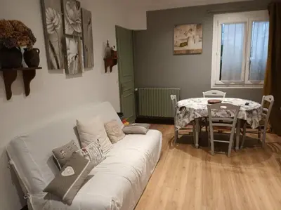 Coin salon dans l'établissement Gîte 27, Sté mère église