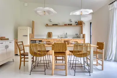 Cuisine ou kitchenette dans l'établissement Casa Sitha magnifique maison de vacances de 110m2 à proximité des plages
