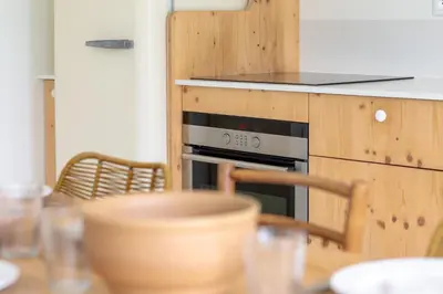 Cuisine ou kitchenette dans l'établissement Casa Sitha magnifique maison de vacances de 110m2 à proximité des plages