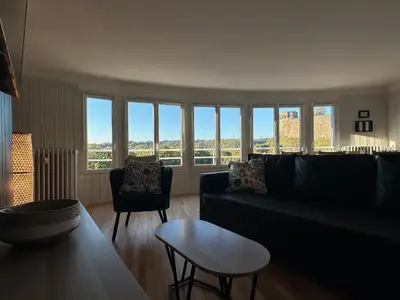 Coin salon dans l'établissement Beaux-Regards