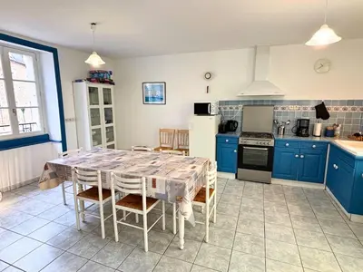 Cuisine ou kitchenette dans l'établissement Le 61- Appartement 6 personnes -2 chambres-Terrasse