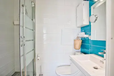 Salle de bains dans l'établissement Appartement classé 2 étoiles à Cabourg - Proche plage et centre-ville