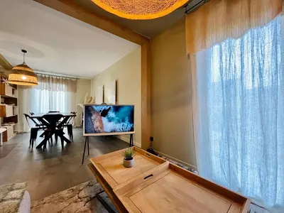 Télévision ou salle de divertissement dans l'établissement Minimaliste Oasis - Golf & Spa