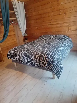 Un ou plusieurs lits dans un hébergement de l'établissement Grande maison en bois eco-responsable proche de la mer