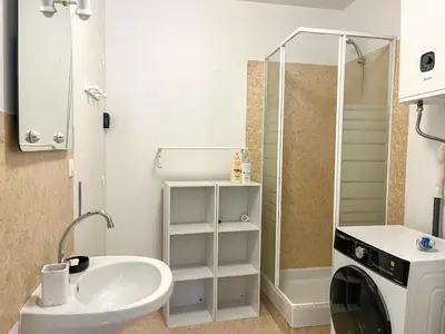Salle de bains dans l'établissement T2 cosy avec parking gratuit & transports au pied