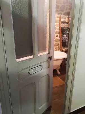 Salle de bains dans l'établissement Maison bord de mer jonville