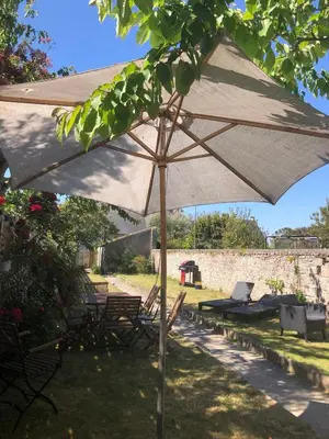 Jardin de l'établissement Maison bord de mer jonville