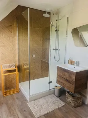 Salle de bains dans l'établissement Le Petit Cosy King Size Bed, Calme et Parking privé