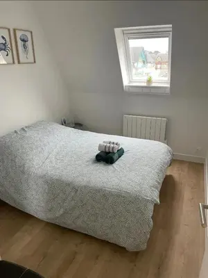 Un ou plusieurs lits dans un hébergement de l'établissement Appartement avec accès a la plage