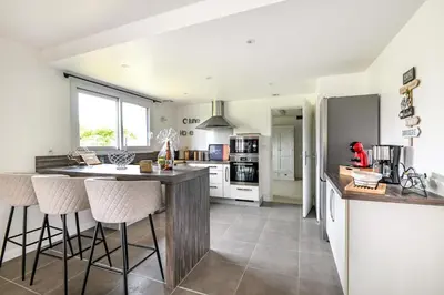 Cuisine ou kitchenette dans l'établissement House of Travels - Proche Plage