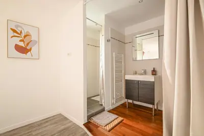 Salle de bains dans l'établissement House of Travels - Proche Plage