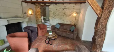 Coin salon dans l'établissement Gîte La Cauvignyere