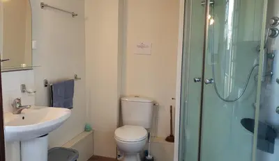 Salle de bains dans l'établissement French Village Living