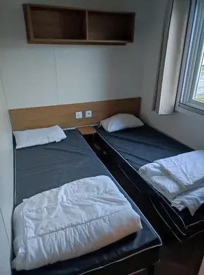 Un ou plusieurs lits dans un hébergement de l'établissement DOMA Mobil home 3 chambres Litteau