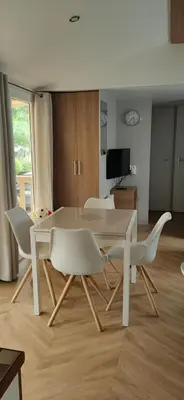 Télévision ou salle de divertissement dans l'établissement DOMA Mobil home 3 chambres Litteau