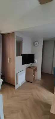 Télévision ou salle de divertissement dans l'établissement DOMA Mobil home 3 chambres Litteau