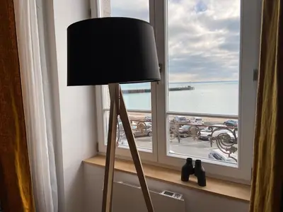 Vue générale sur la mer ou vue sur la mer prise depuis l'appartement