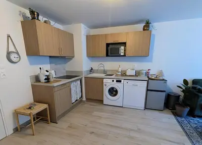 Cuisine ou kitchenette dans l'établissement Appartement calme et lumineux au cœur de Carteret