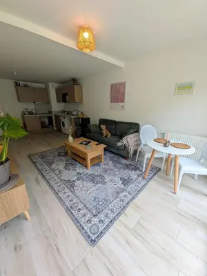 Coin salon dans l'établissement Appartement calme et lumineux au cœur de Carteret