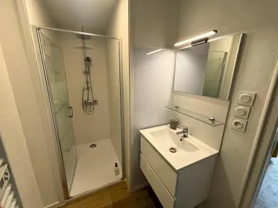 Salle de bains dans l'établissement Maison Centre Ville - Saint-James