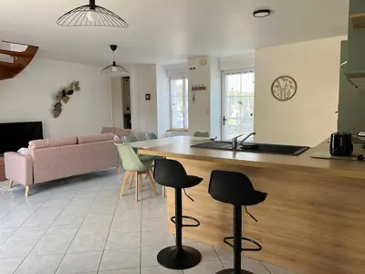 Télévision ou salle de divertissement dans l'établissement Maison Centre Ville - Saint-James