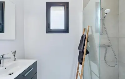 Salle de bains dans l'établissement Cozy Home In Saint Germain Sur Ay With Wifi