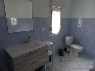 Salle de bains dans l'établissement maison 5 pers - 400 m de la plage - sword beach - 4 vélos