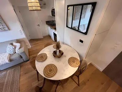 Coin salon dans l'établissement Calme et luxe dans une cité balnéaire