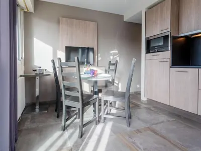 Cuisine ou kitchenette dans l'établissement Apartment Les Normandières-15 by Interhome