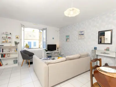 Télévision ou salle de divertissement dans l'établissement Holiday Home Le Nid de Cancale by Interhome