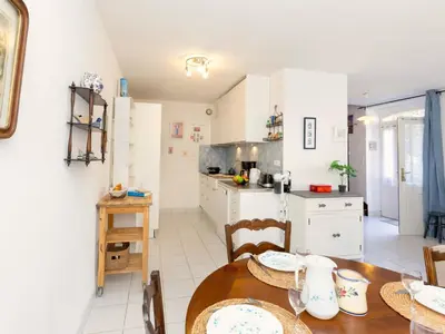 Cuisine ou kitchenette dans l'établissement Holiday Home Le Nid de Cancale by Interhome