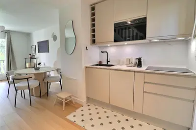 Cuisine ou kitchenette dans l'établissement F3 2 chambres duplex Cabourg calme, balcon, proche plage