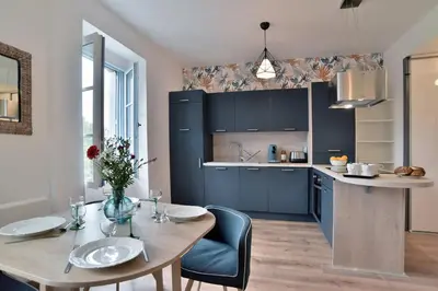Cuisine ou kitchenette dans l'établissement La plage du Verger