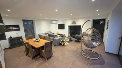 Télévision ou salle de divertissement dans l'établissement maison familiale Mont Saint-Michel