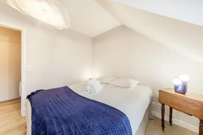 Un ou plusieurs lits dans un hébergement de l'établissement Armor beautiful renovated apartment 2 bedrooms