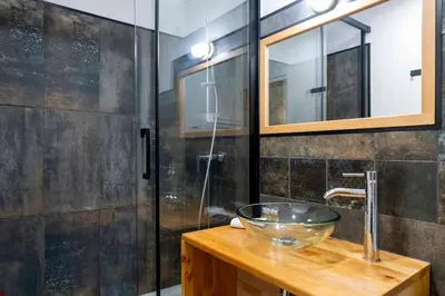 Salle de bains dans l'établissement Le charme de la place Saint-Sauveur