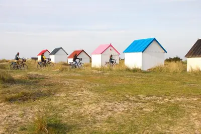 Vélo sur le terrain de l'établissement Havre de paix à 3km de la mer ou dans les environs