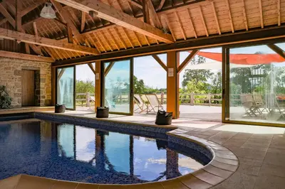 Piscine de l'établissement Cottage avec Piscine et Jacuzzi - Normandie ou située à proximité