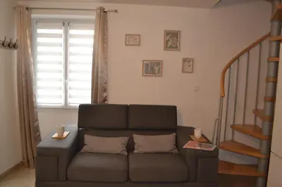 Coin salon dans l'établissement La Blanche des Marais, maison de ville