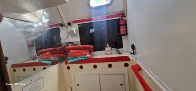 Un ou plusieurs lits dans un hébergement de l'établissement Ma Belle Lana, Voilier Privé, La Mer à Portée de Main
