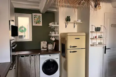 Cuisine ou kitchenette dans l'établissement Charming renovated house in Fontaine-Henry
