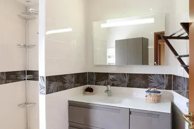 Salle de bains dans l'établissement Les Chouettes