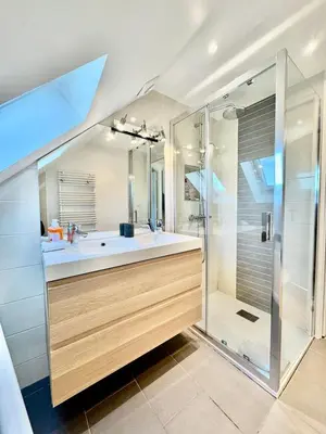 Salle de bains dans l'établissement Triplex de charme en hypercentre de Caen