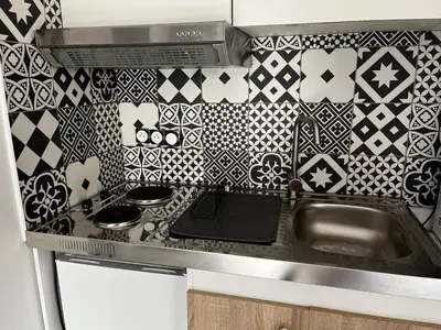 Cuisine ou kitchenette dans l'établissement Studio with garden terrace and free parking