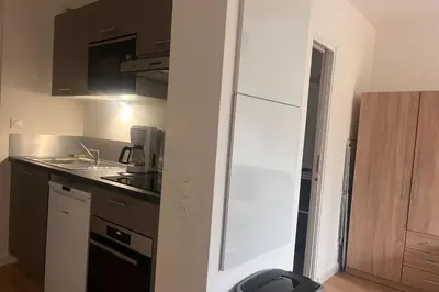 Cuisine ou kitchenette dans l'établissement Bright studio in Cabourg close to the beach!